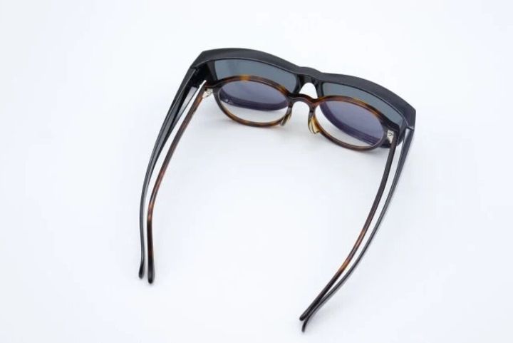 ダイソー オーバーサングラスA 使用例