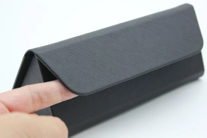 ダイソー 折りたたみメガネケース 使用例