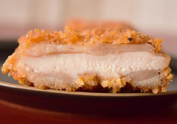 衣はカリッと香ばしく、心地よい食感が楽しめます。