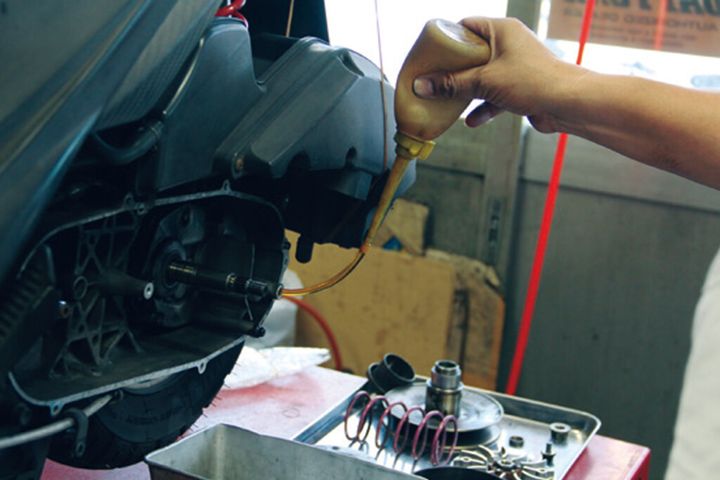 【走行10万km超え】アドレスV125の悲鳴！後輪の異音と引っかかりの正体を故障診断