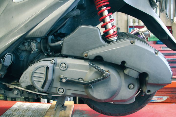 【走行10万km超え】アドレスV125の悲鳴！後輪の異音と引っかかりの正体を故障診断