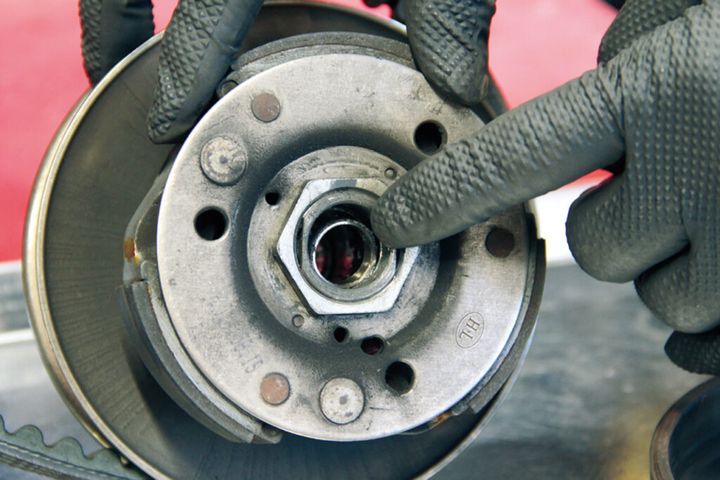 【走行10万km超え】アドレスV125の悲鳴！後輪の異音と引っかかりの正体を故障診断