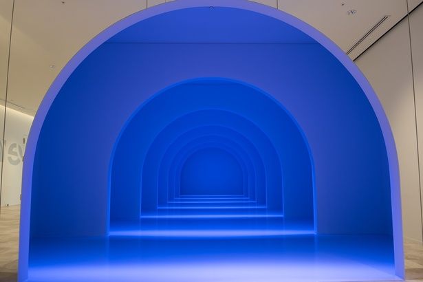 ワームホールを抜けて没入体験の世界へと進む