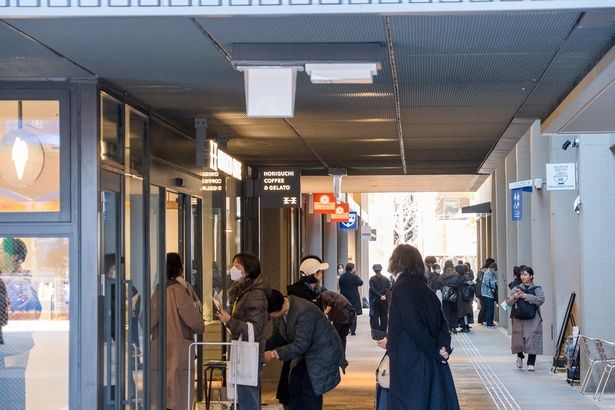 ザ レガシー(旧横浜市庁舎行政棟)のグルメストリート風景