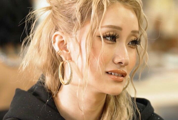 【写真・画像】「円形脱毛や耳が聞こえなくなったり」メンブレ告白の25歳ギャルモデル、29歳居酒屋経営者に熱視線「本音を見せれる相手」 1枚目