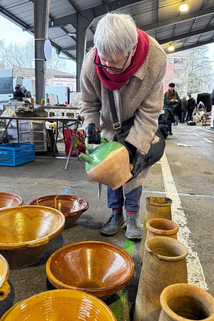 地中海地域で使われることが多かった、19世紀のGargouletteと呼ばれる水差し。作り手によってフォルムや色使いが様々。今日の買い付けのメインに !?
