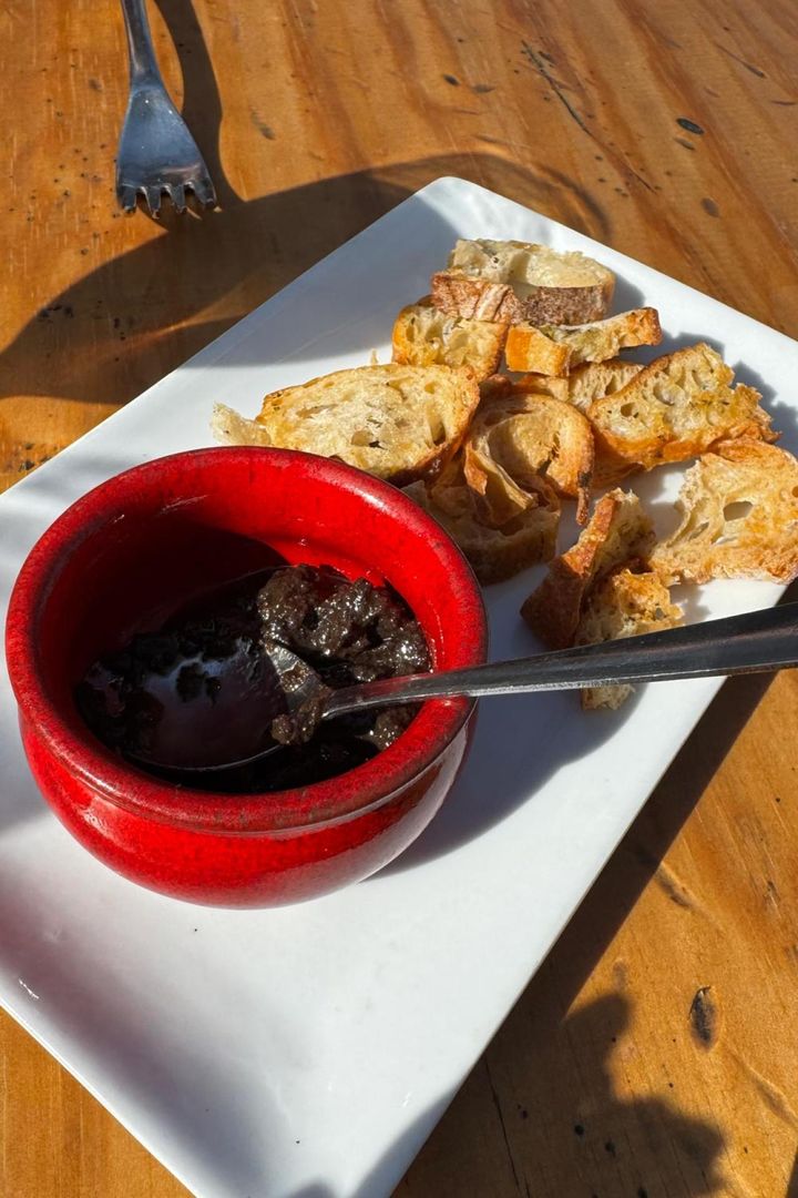 タプナードは、オリーブをつぶしてペーストにしたもの。アンチエイジングに期待大のオリーブが頻繁に登場する南仏の食卓。