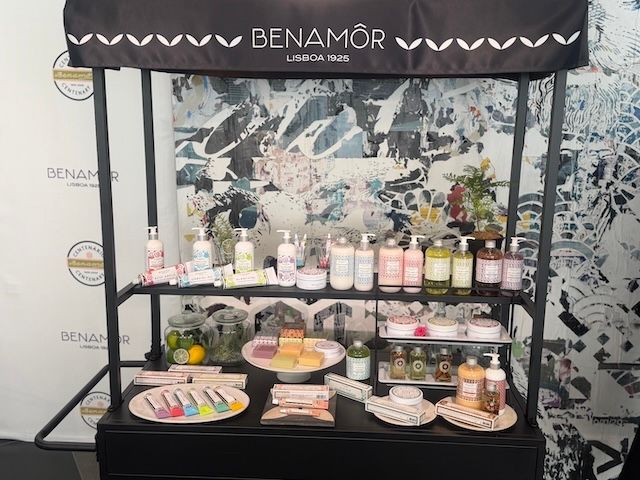 Benamôr ブランド全体ディスプレイ