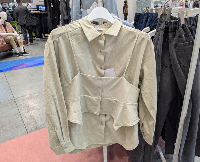 ビスチェ付きシャツ