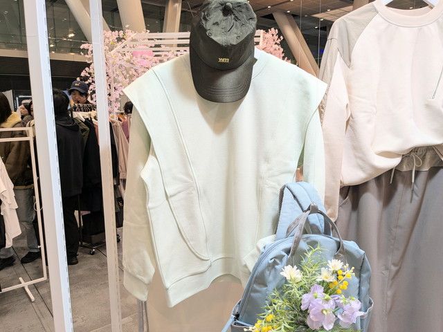 フリルスウェット