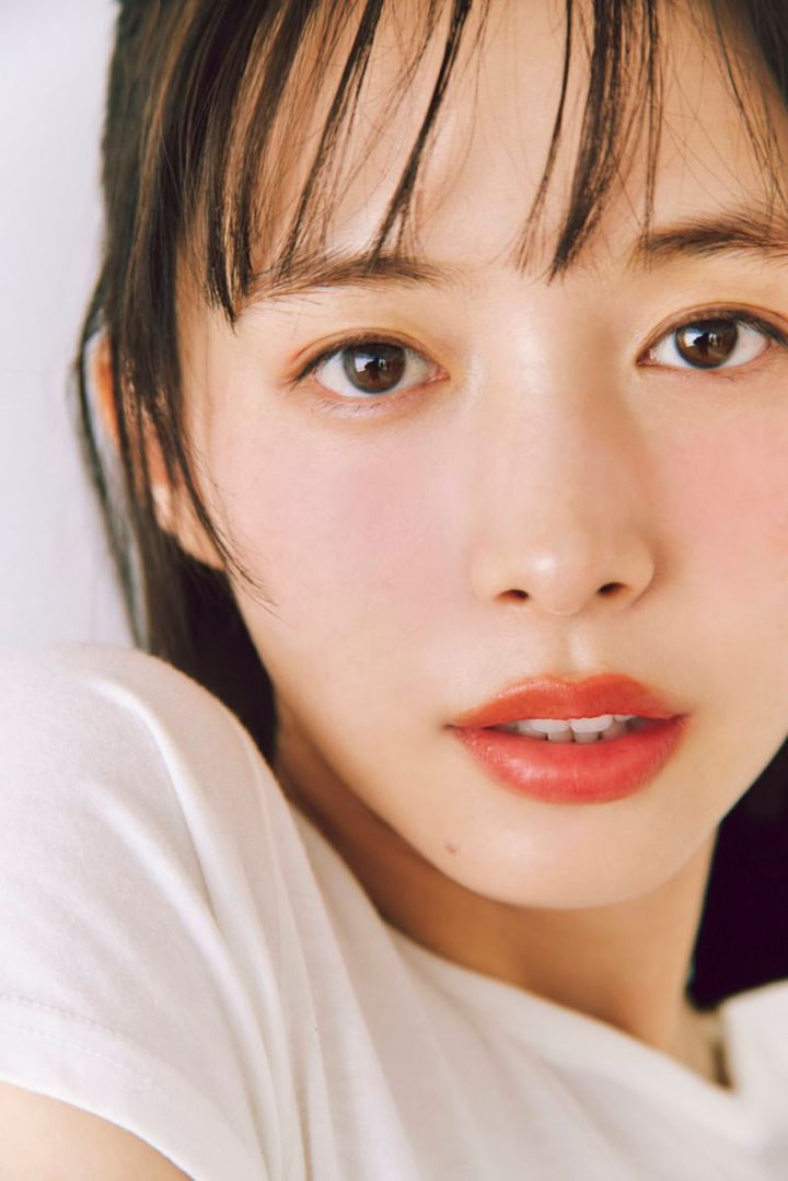 脱・完璧リップの塗り方 モデル＝井桁弘恵