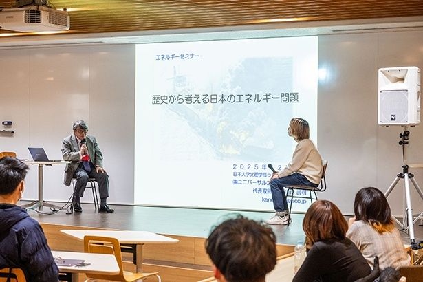 セミナーに参加した学生たちは、真剣な表情で金田さんのメッセージを受け取っていた