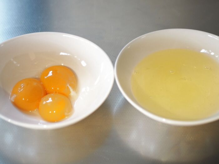 卵を卵白と卵黄に分ける