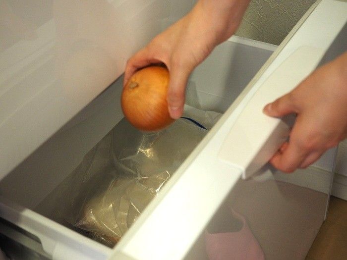 『玉ねぎのみじん切り』でもう泣かない！裏ワザ4つを比較してみた。