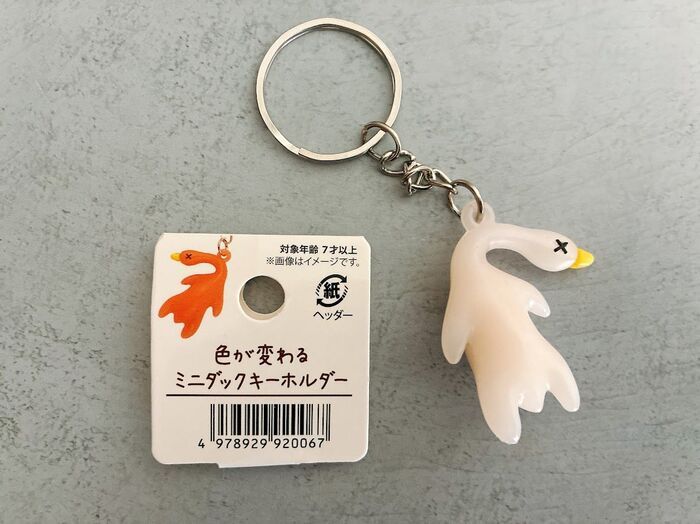 【セリア】謎のアヒルをバッグに付けておくと→ある変化が！実はこれから大活躍のアイテムなんです。