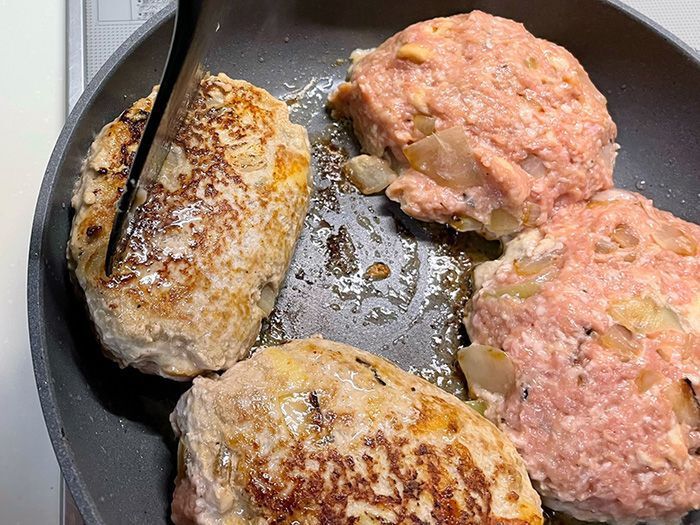 「崩れるくらいが美味しいねん」土井善晴さん流、ハンバーグの作り方。絶品ソースもよく合う～～♪