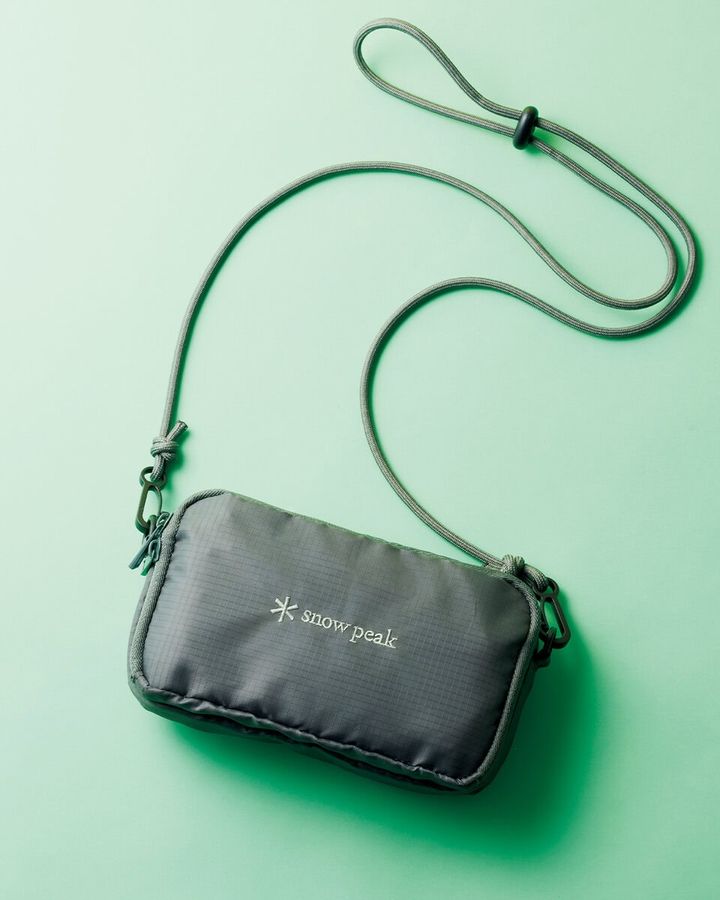 「スノーピーク」×高山 都さん「たっぷり収納力のお財布ショルダーバッグ」が付録のリンネル2026年6月号付録 