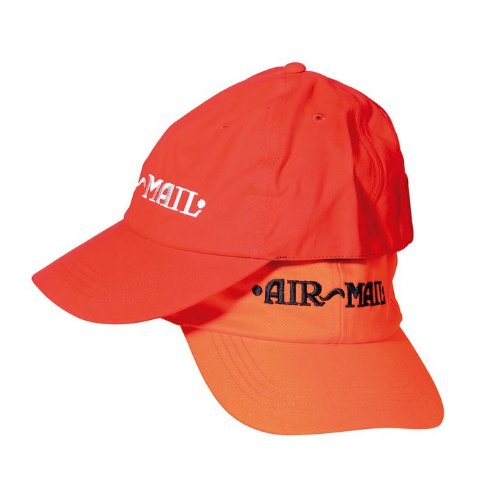 ビビッドカラーのキャップ