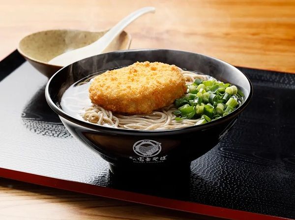 カラオケコロッケ倶楽部と居酒屋かんてきやに、「名代 富士そば」のメニューが登場