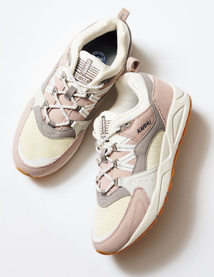 ニュアンスピンクで女性らしい一足。 ￥19,800 ／カルフ（シードコーポレーション）