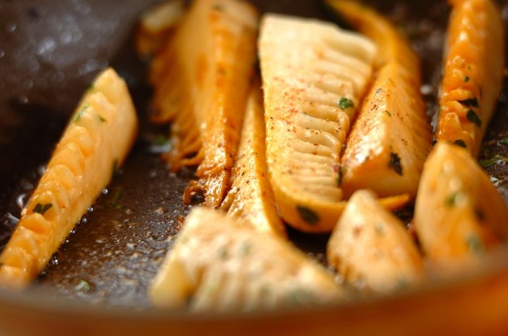 お弁当に副菜に！タケノコのバターしょうゆ焼きの作り方2