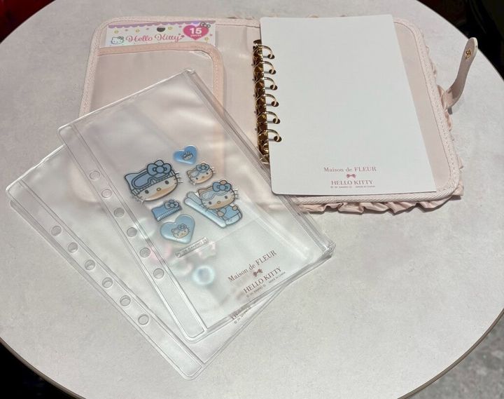 メゾン ド フルール × ハローキティ いちごマルチケース