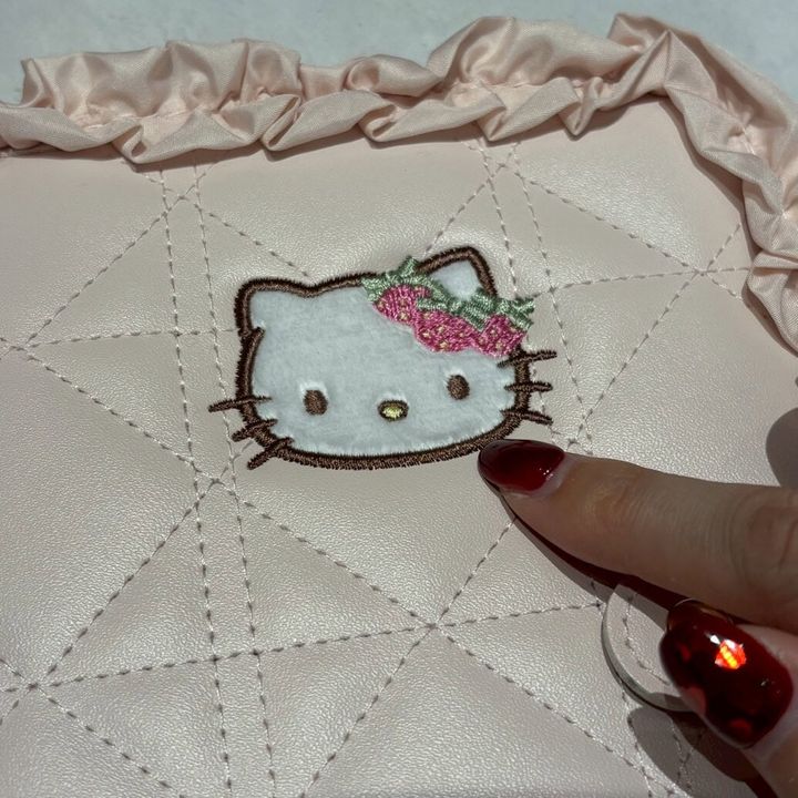 メゾン ド フルール × ハローキティ いちごマルチケース