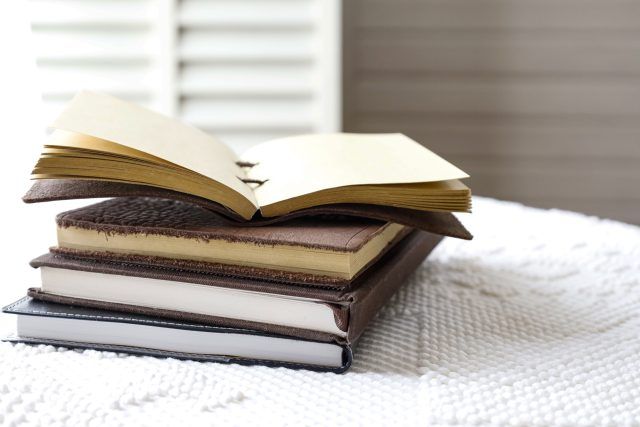 積み重なるノート