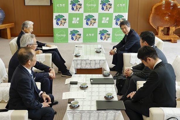 終始和やかな雰囲気で行われた歓談。国内外のモータースポーツの最新動向から、イベントの裏話まで、多岐にわたる話題で笑顔の花が咲いた 【撮影＝藤巻祐介】