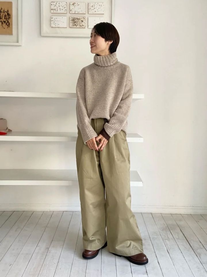 ナチュラルさが魅力の洗練ワントーンコーデ