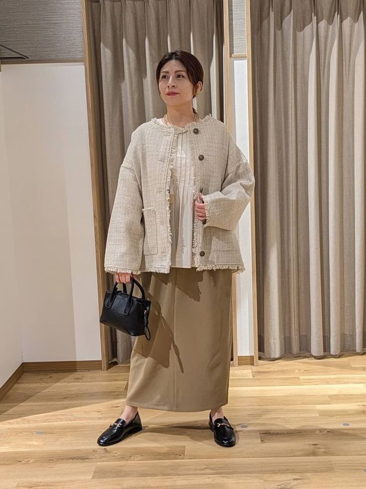 ツイードジャケットは今っぽいシルエットを