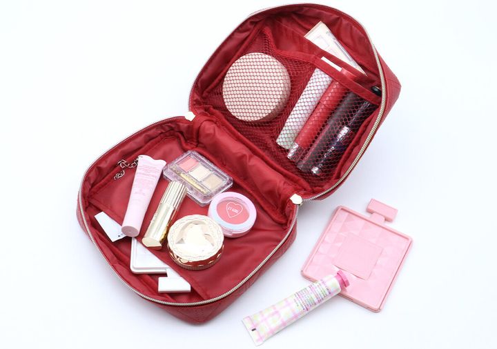 宝島社ムック付録のMaison de FLEUR×HELLO KITTY いちご宝物ケースBOOK RED4