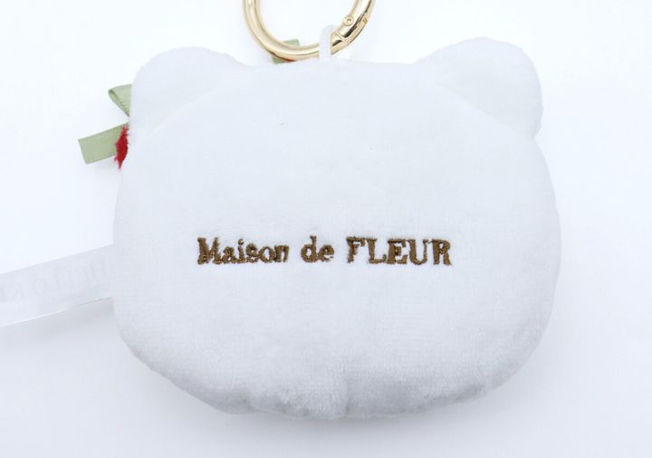 宝島社ムック付録のMaison de FLEUR×HELLO KITTY いちごぬいぐるみチャームBOOK3