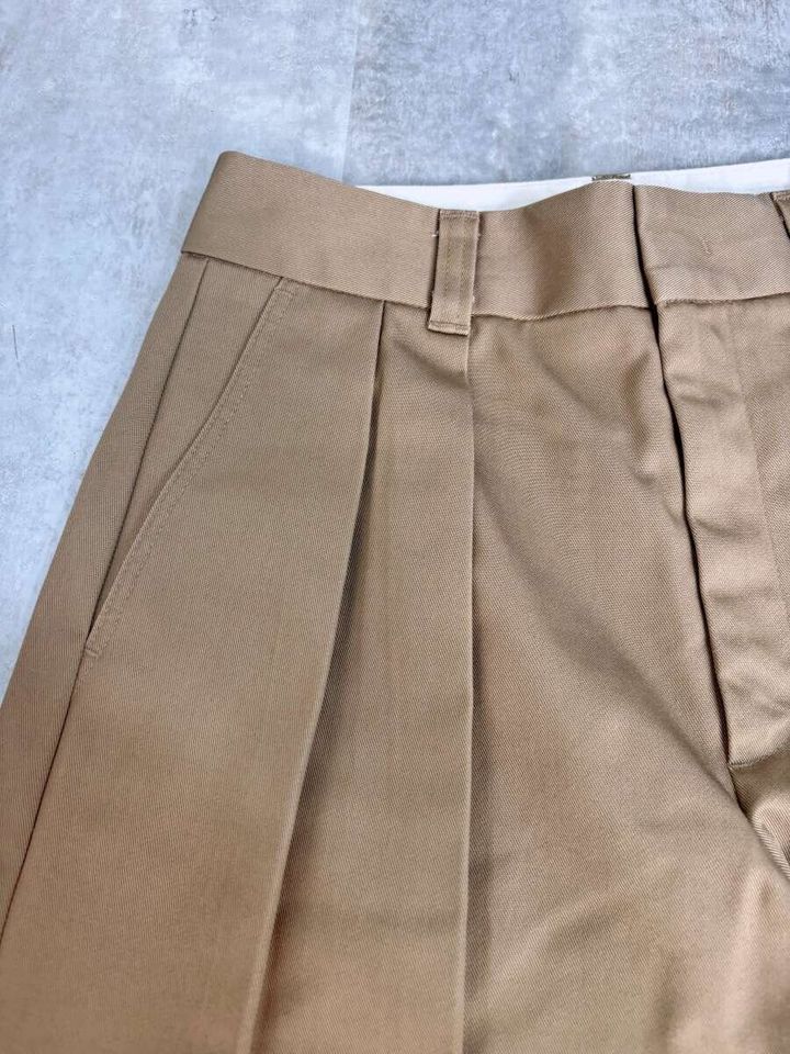 GUチノタックバレルパンツ タック部分