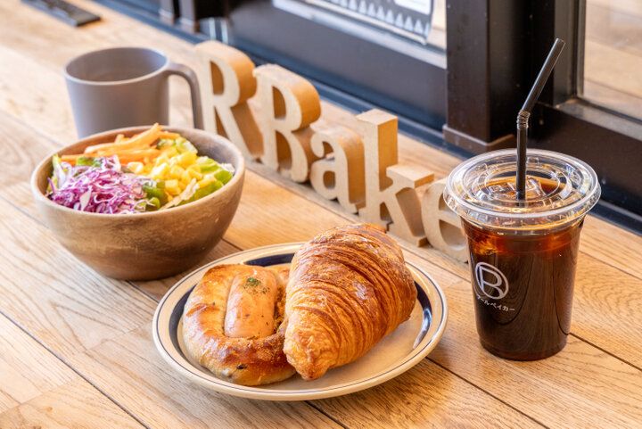 お花見スポットの大阪城公園内！早朝7時から利用できるベーカリーカフェ「R Baker 大阪城公園店」