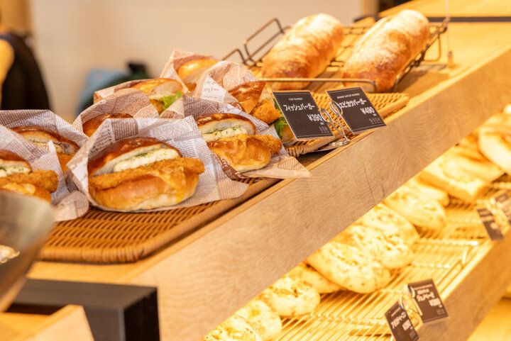 お花見スポットの大阪城公園内！早朝7時から利用できるベーカリーカフェ「R Baker 大阪城公園店」