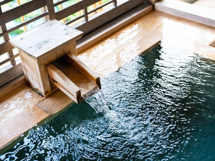 All About ニュース編集部が全国250人を対象に実施した「温泉地に関するアンケート」の調査結果から、1人旅で行きたいと思う「茨城県の温泉地」ランキングを発表！ 2位「磯原温泉」を抑えた1位は？※画像はイメージです