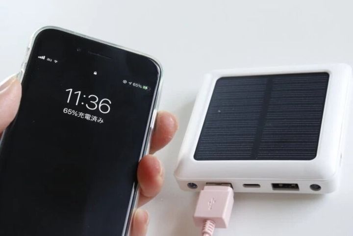 ダイソー ソーラー充電モバイルバッテリー5000mAh 使用例 充電器