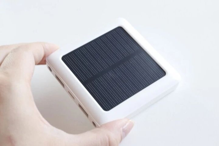 ダイソー ソーラー充電モバイルバッテリー5000mAh