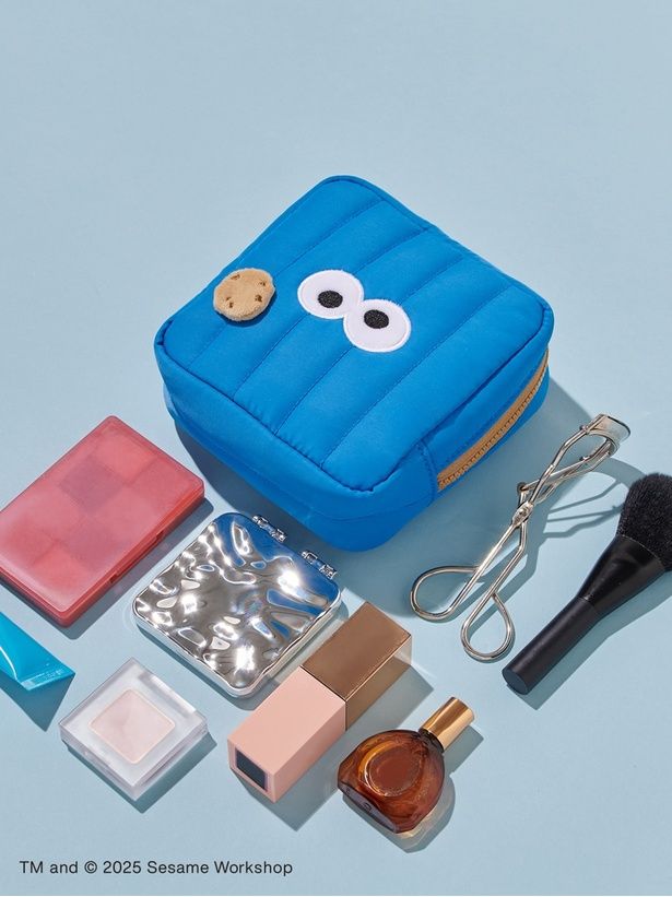 「コンパクトポーチ」(3190円)