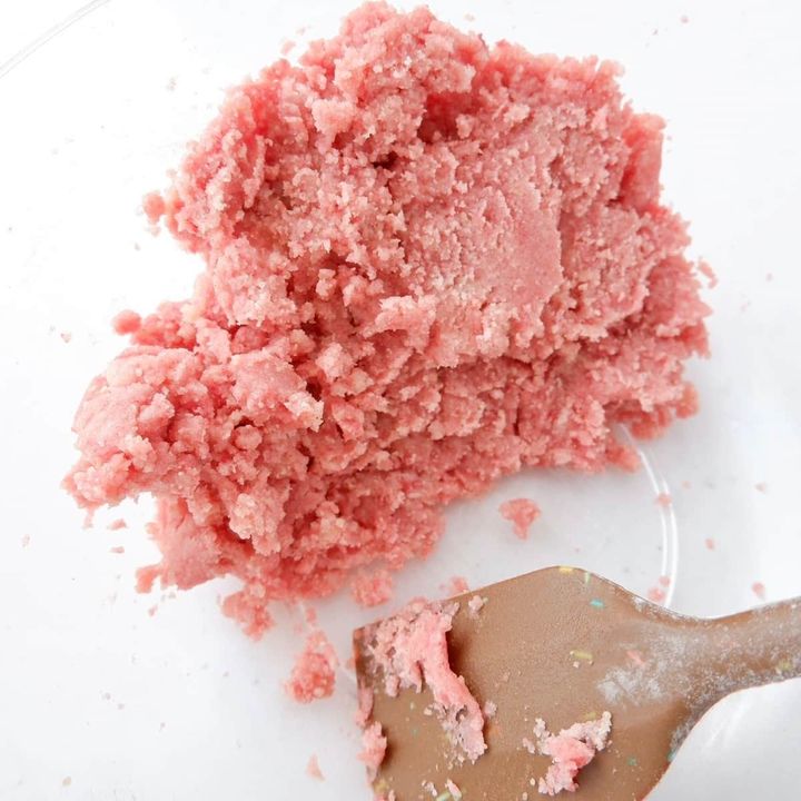 米粉のいちごスノーボール