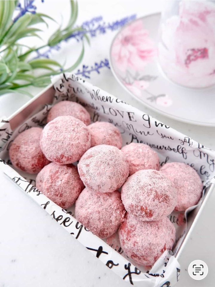 米粉のいちごスノーボール