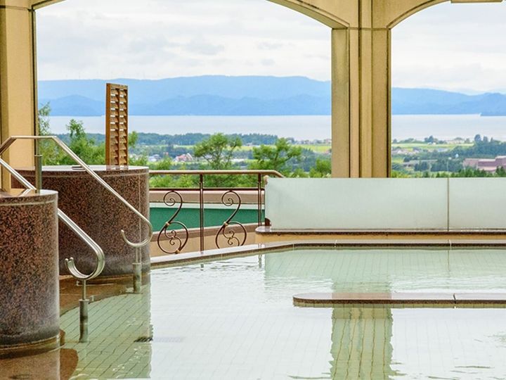 All About ニュース編集部が全国250人を対象に実施した「温泉地」に関するアンケートの調査結果から、1人旅で行きたいと思う「福島県の温泉地」ランキングを発表！ 2位「猪苗代温泉」を抑えた1位は？（サムネイル画像出典：ホテルリステル猪苗代 公式Webページ）