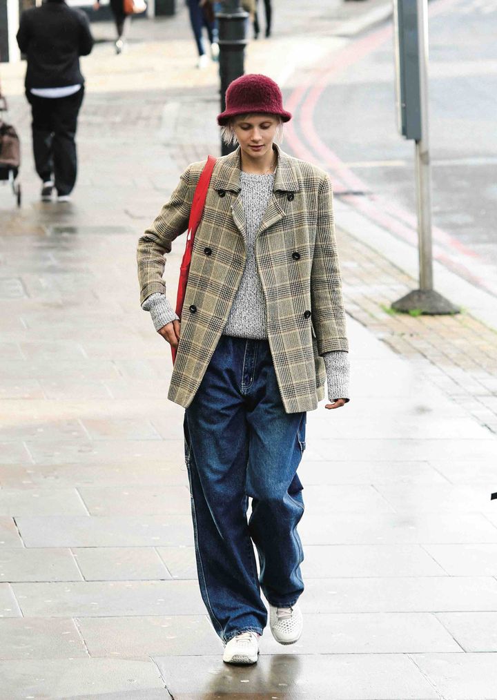 春先はジェントルライクなチェック柄のジャケットを重宝して。