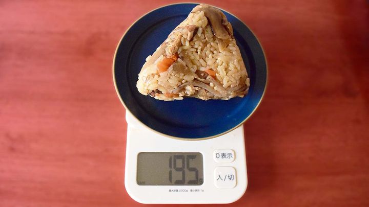 オリジン弁当「大きなおにぎり ごぼう香る炊き込み鶏五目」は195g