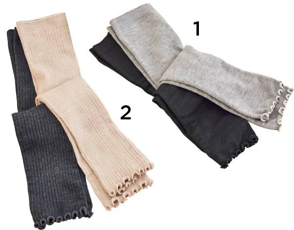 手元、足元に使える汎用性の高いアイテム。ベーシックカラーにさわやかな肌触りの綿混素材で、春から長い季節で活躍しそう。2WAYハンドカバー兼レッグカバー1［無地45㎝丈］、2［細リブ45㎝丈］各¥539（シーズン リーズン バイ リン アンド レッド／しまむら）