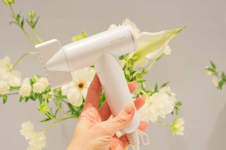 【2026年新作ドライヤー】ポーチにスッポリ入る！“手のひらサイズ”のFESTINOドライヤー！場所や時間にとらわれないヘアケア体験を