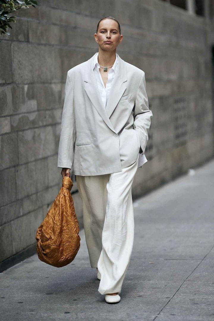 画像: 白系ワントーンをエフォートレスに着こなす