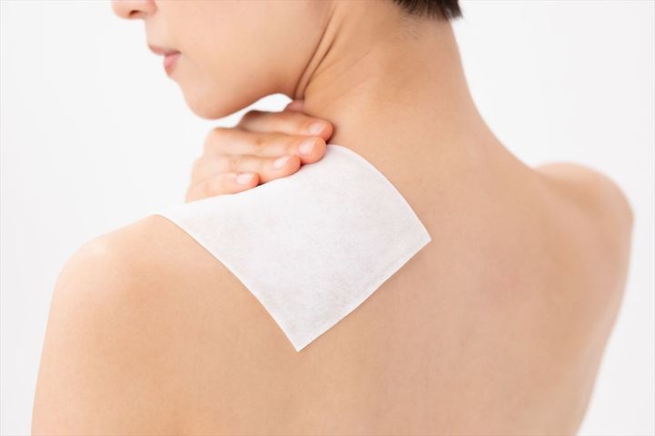 「肩こり」に湿布や塗り薬は効果的なの？
