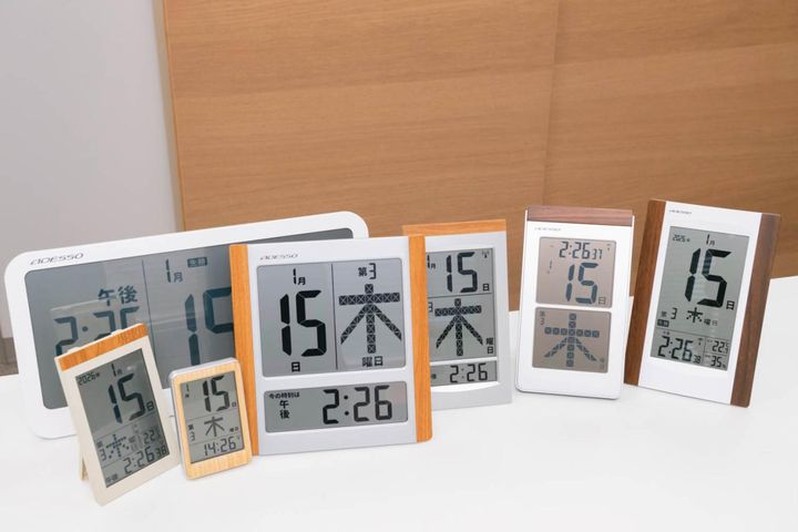 認知症家族の「今日は何日？何曜日？」が減ったと大反響！頼れるアイテム【デジタル日めくりカレンダー】とは？